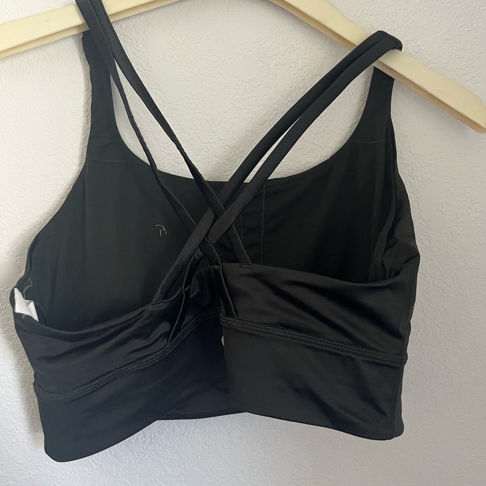 lululemon athletica Energy Sports Black Shinny Cross-Back Sports Bra